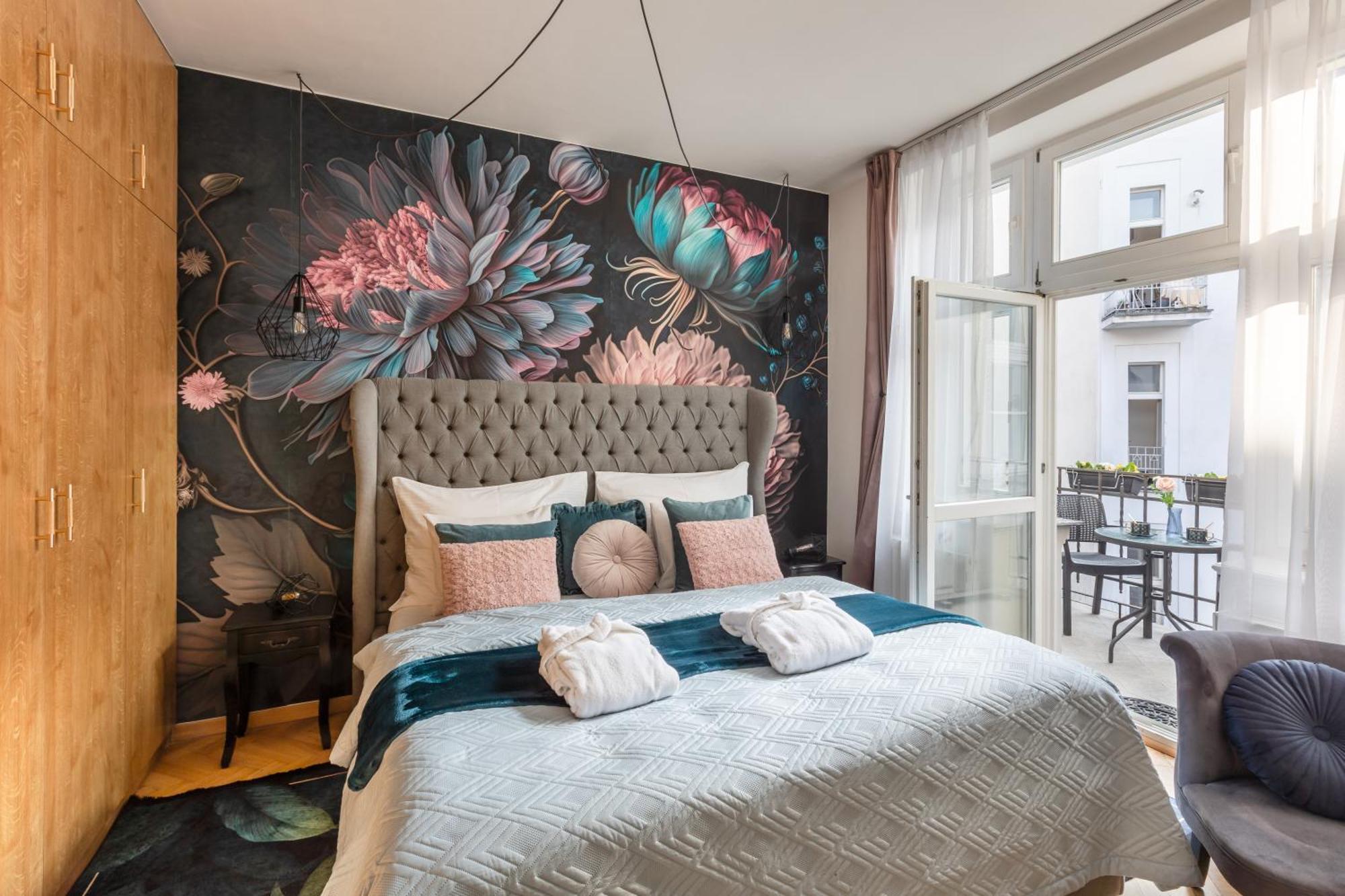 Apartmán Decadent Art Deco Balcony Apartment In Old Town