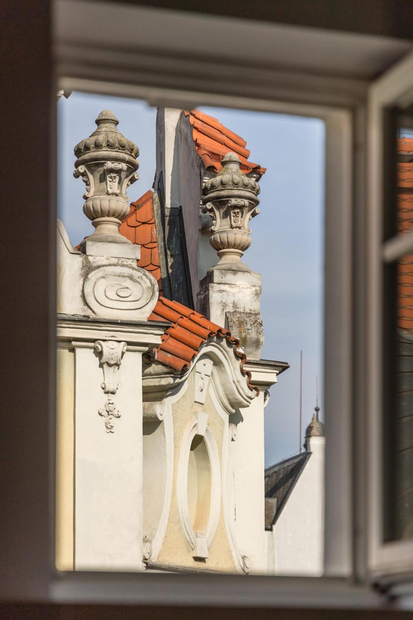 Decadent Art Deco Balcony Apartment In Old Town Apartmán *