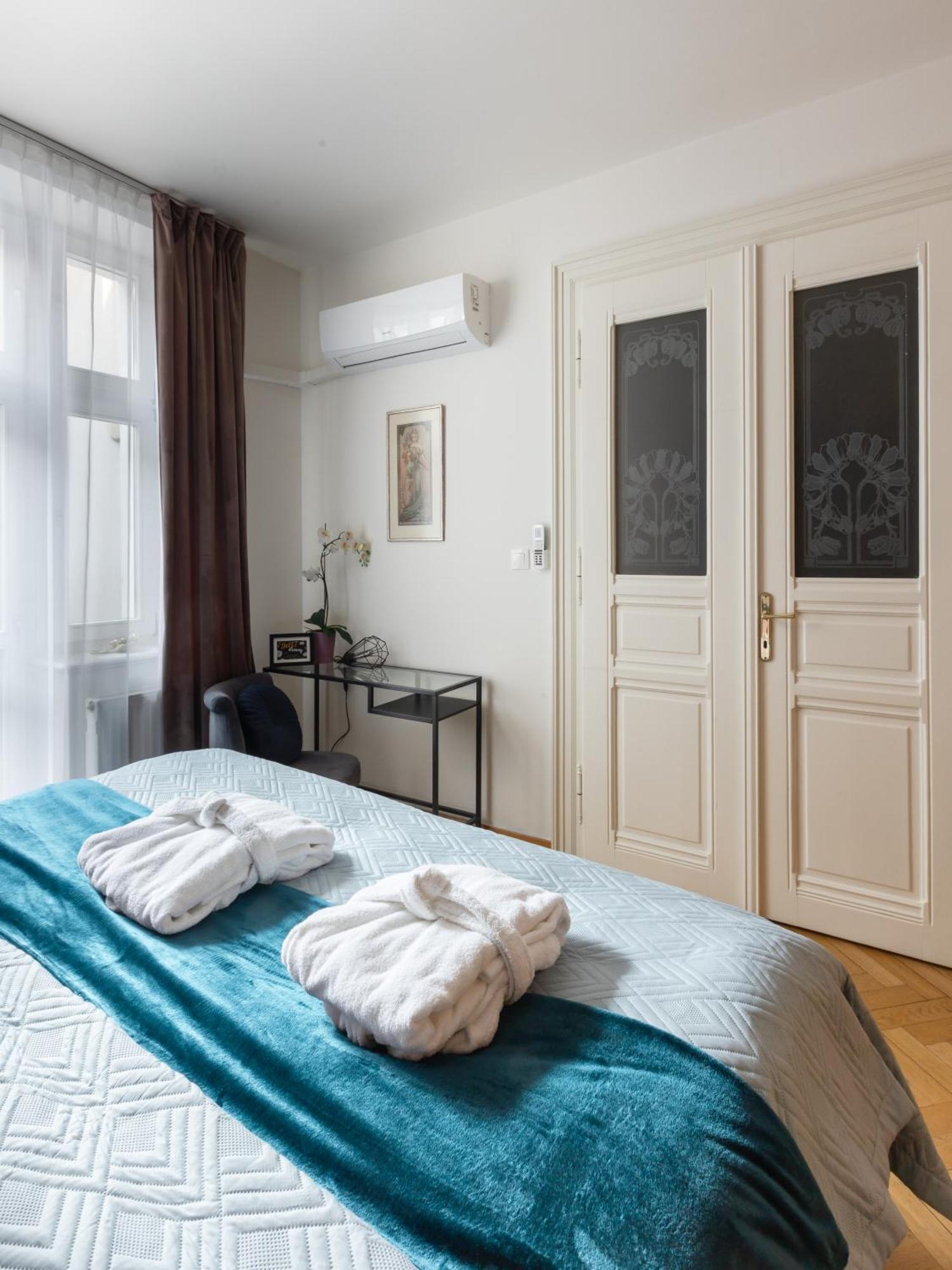 Apartmán Decadent Art Deco Balcony Apartment In Old Town Prague