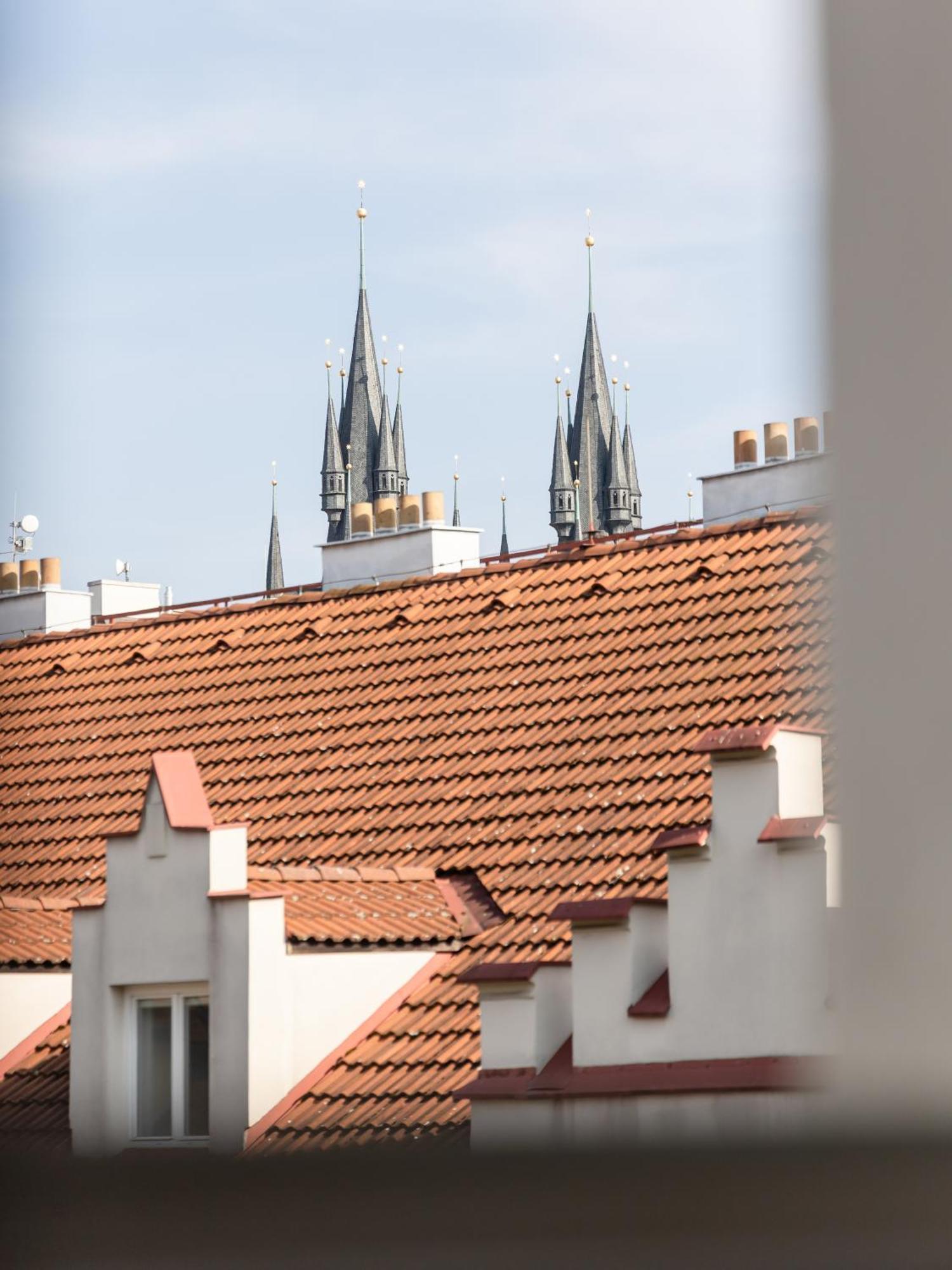 Decadent Art Deco Balcony Apartment In Old Town Apartmán