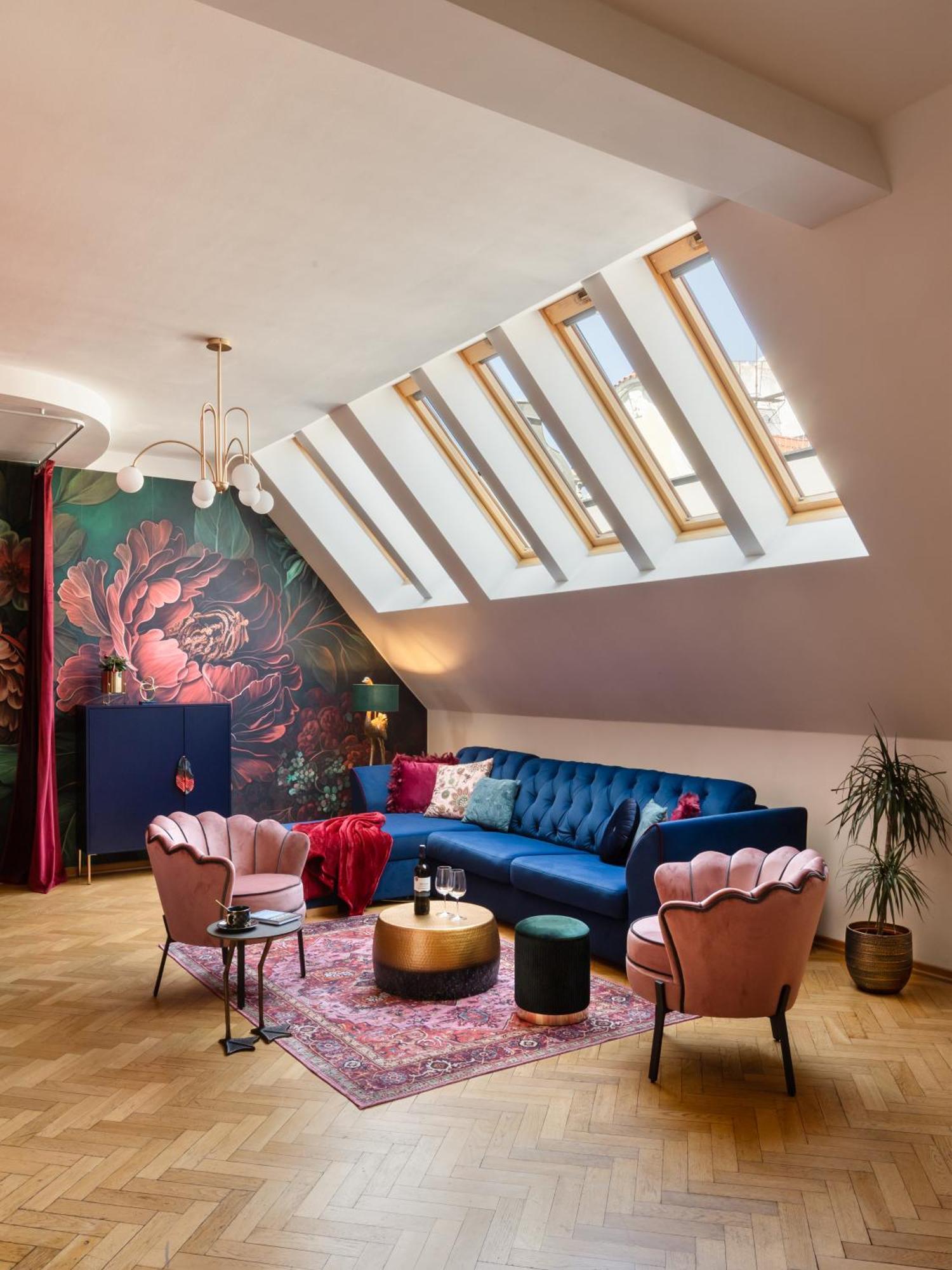 Decadent Art Deco Balcony Apartment In Old Town Apartmán *